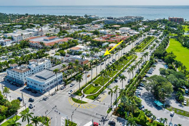 255 ROYAL POINCIANA Way 2nd floor, Palm Beach, FL 33480