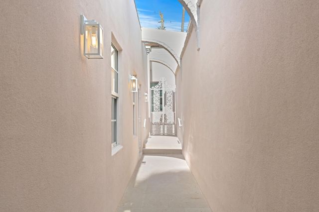 255 ROYAL POINCIANA Way 2nd floor, Palm Beach, FL 33480