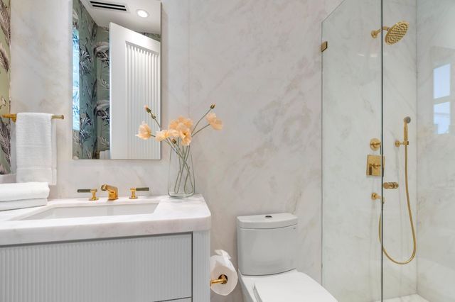 255 ROYAL POINCIANA Way 2nd floor, Palm Beach, FL 33480