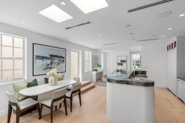 255 ROYAL POINCIANA Way 2nd floor, Palm Beach, FL 33480