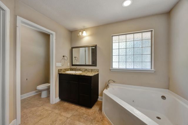 2428 Genevieve Way, Crestview, FL 32536