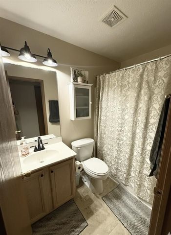 911 S Lincoln Avenue, Three Rivers, MI 49093