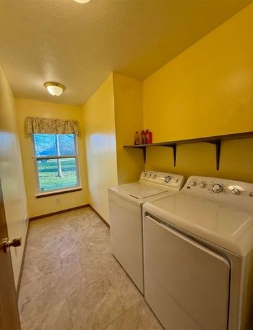 911 S Lincoln Avenue, Three Rivers, MI 49093