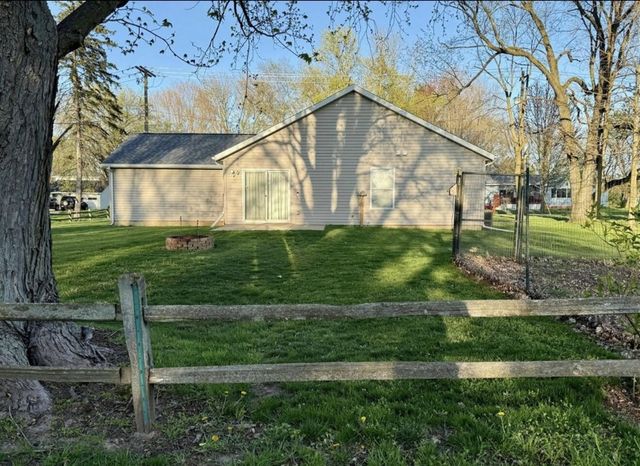 911 S Lincoln Avenue, Three Rivers, MI 49093