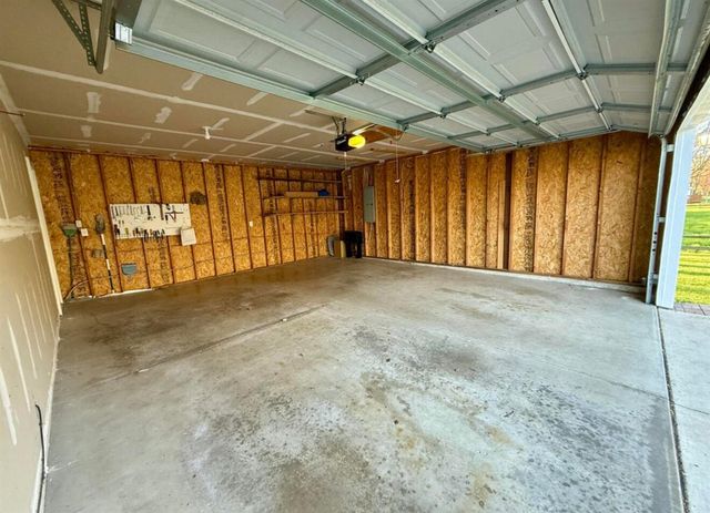 911 S Lincoln Avenue, Three Rivers, MI 49093