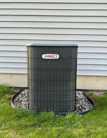 911 S Lincoln Avenue, Three Rivers, MI 49093