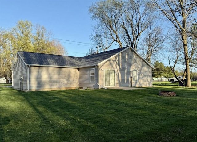 911 S Lincoln Avenue, Three Rivers, MI 49093