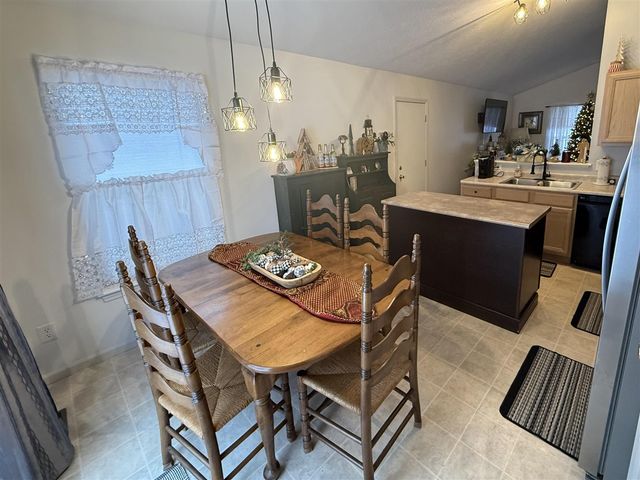 911 S Lincoln Avenue, Three Rivers, MI 49093