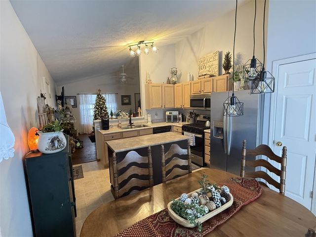 911 S Lincoln Avenue, Three Rivers, MI 49093