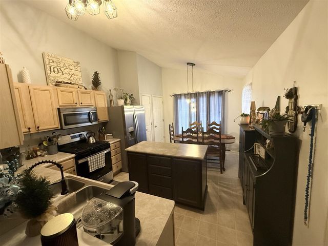 911 S Lincoln Avenue, Three Rivers, MI 49093