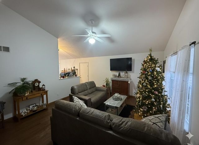 911 S Lincoln Avenue, Three Rivers, MI 49093