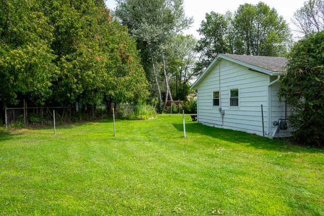 8 Mohawk Road, Plattsburgh, NY 12901