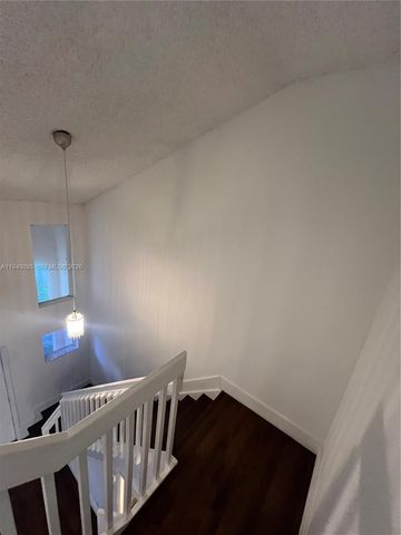 561 Racquet Club Road 21, Weston, FL 33326