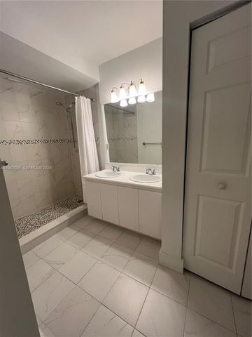 561 Racquet Club Road 21, Weston, FL 33326