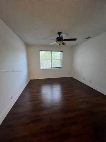 561 Racquet Club Road 21, Weston, FL 33326