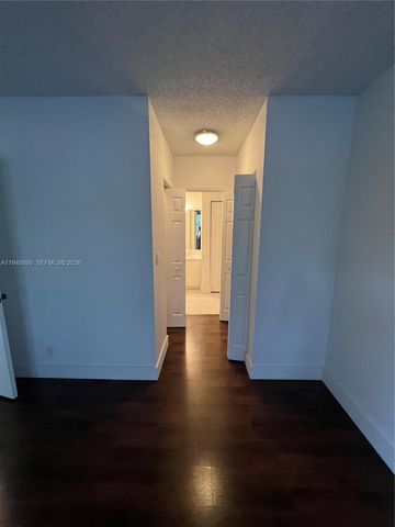 561 Racquet Club Road 21, Weston, FL 33326