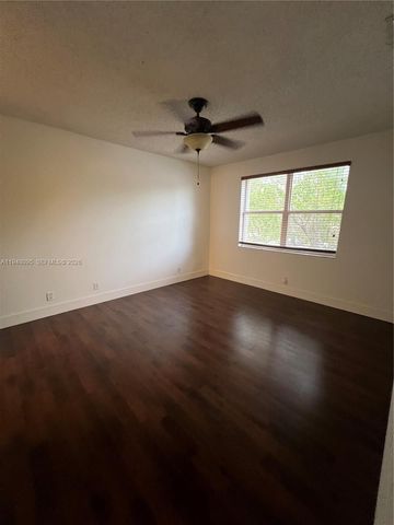 561 Racquet Club Road 21, Weston, FL 33326