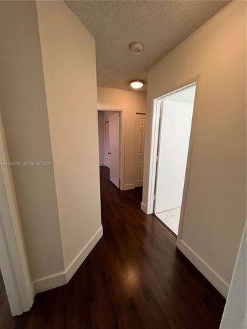 561 Racquet Club Road 21, Weston, FL 33326