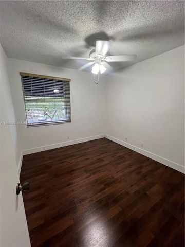 561 Racquet Club Road 21, Weston, FL 33326