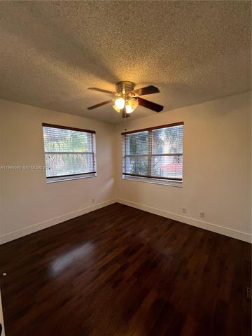 561 Racquet Club Road 21, Weston, FL 33326