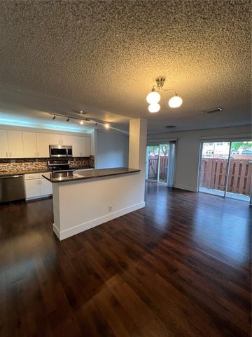 561 Racquet Club Road 21, Weston, FL 33326