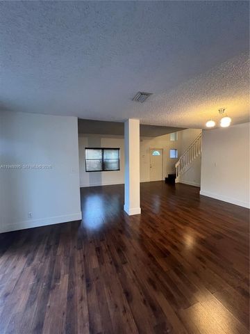 561 Racquet Club Road 21, Weston, FL 33326
