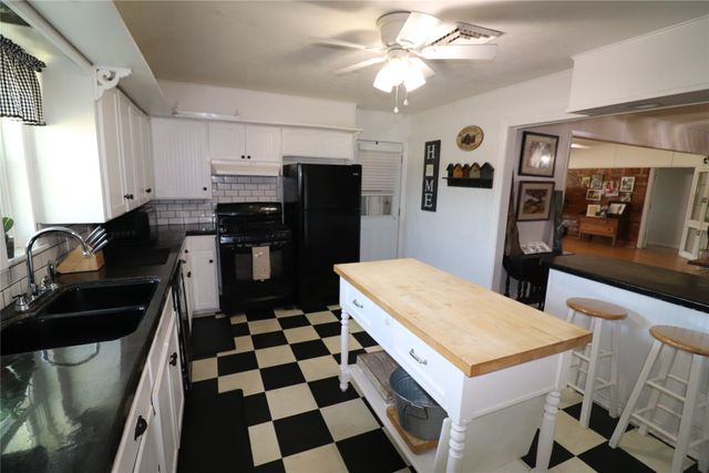 220 US Highway 380 W, Jacksboro, TX 76458