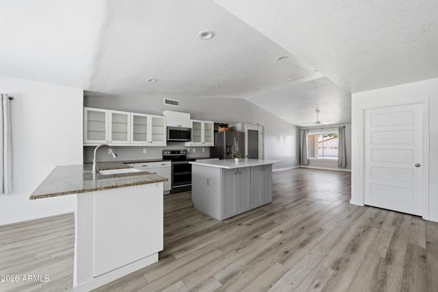 4638 E LA PUENTE Avenue, Phoenix, AZ 85044