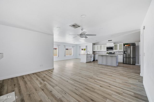 4638 E LA PUENTE Avenue, Phoenix, AZ 85044