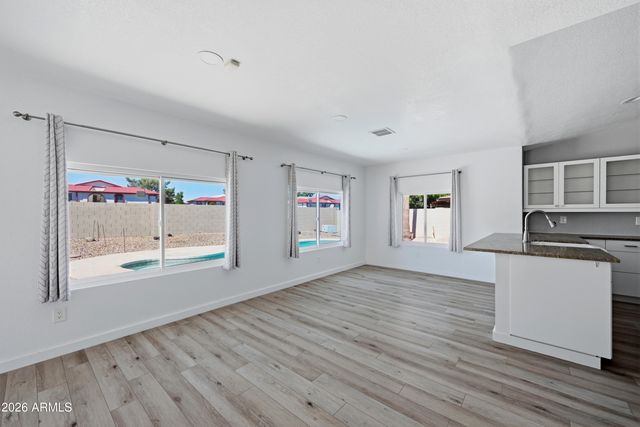 4638 E LA PUENTE Avenue, Phoenix, AZ 85044