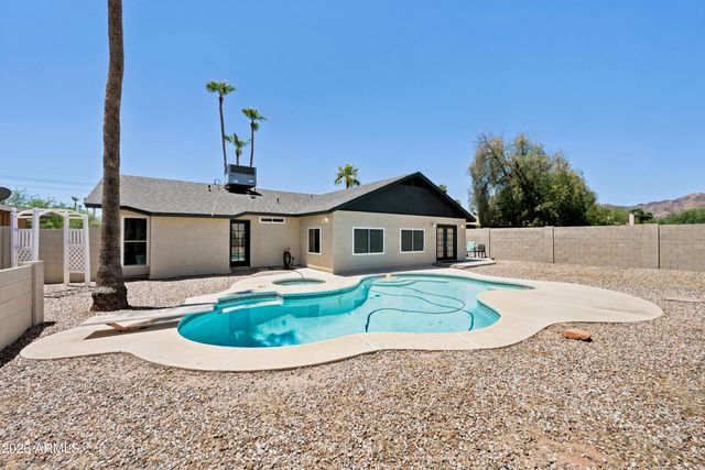 4638 E LA PUENTE Avenue, Phoenix, AZ 85044