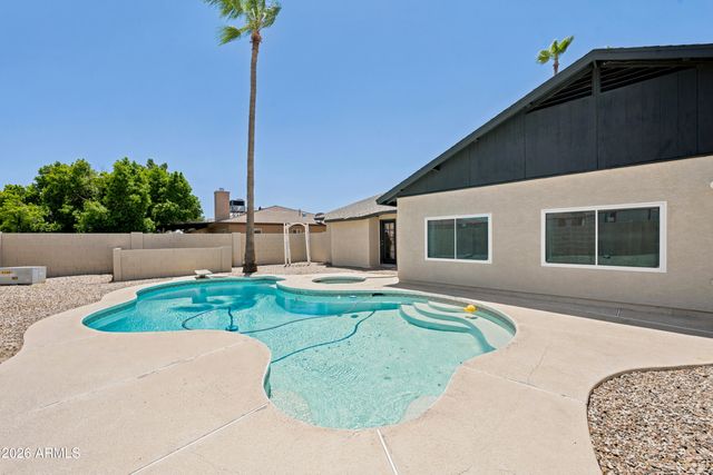 4638 E LA PUENTE Avenue, Phoenix, AZ 85044