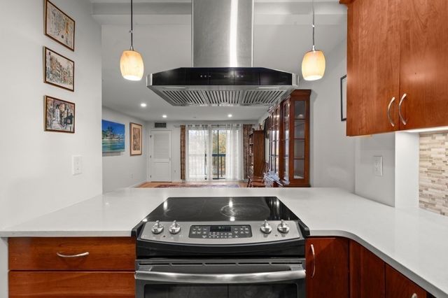 22 Railroad St 314, Andover, MA 01810