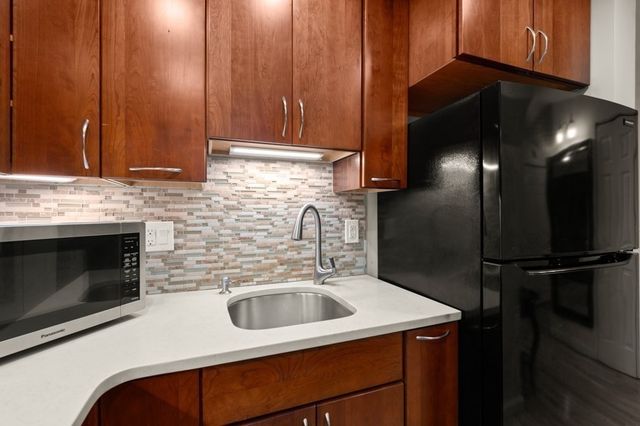 22 Railroad St 314, Andover, MA 01810