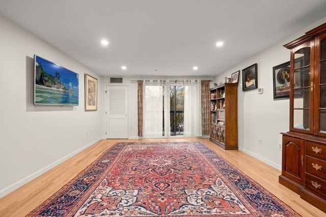 22 Railroad St 314, Andover, MA 01810