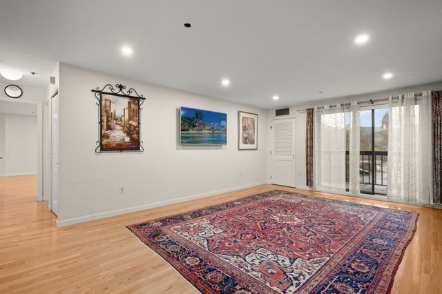 22 Railroad St 314, Andover, MA 01810