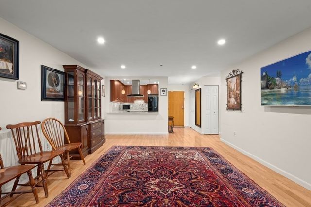22 Railroad St 314, Andover, MA 01810