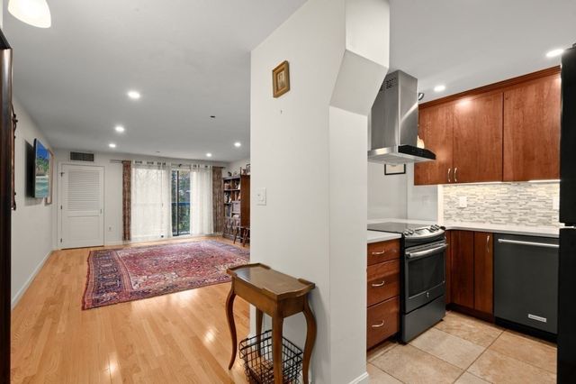 22 Railroad St 314, Andover, MA 01810