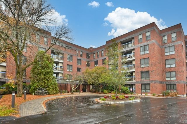 22 Railroad St 314, Andover, MA 01810