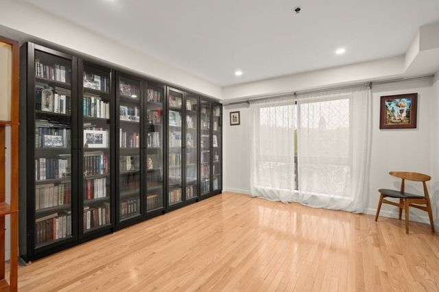 22 Railroad St 314, Andover, MA 01810