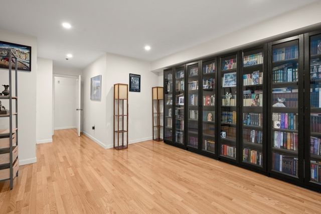 22 Railroad St 314, Andover, MA 01810