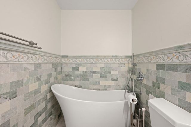 22 Railroad St 314, Andover, MA 01810