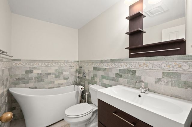 22 Railroad St 314, Andover, MA 01810