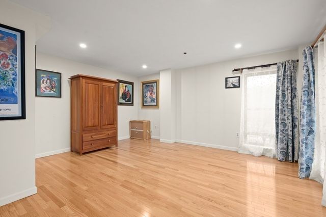 22 Railroad St 314, Andover, MA 01810