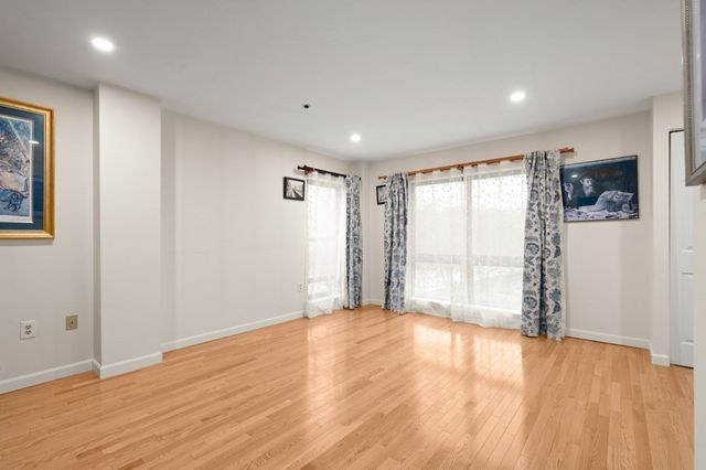 22 Railroad St 314, Andover, MA 01810