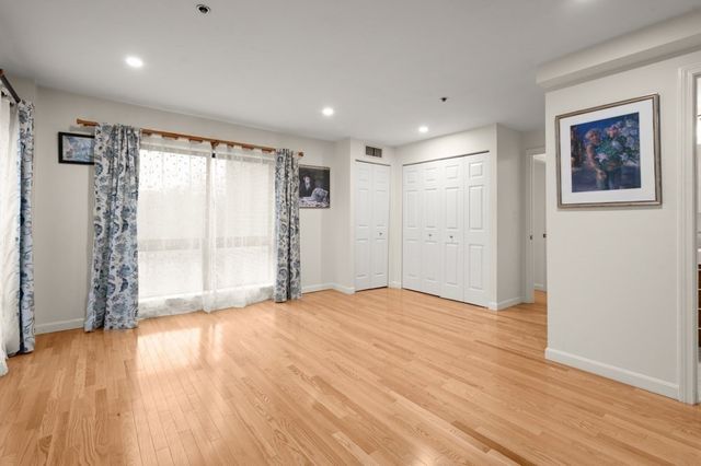 22 Railroad St 314, Andover, MA 01810