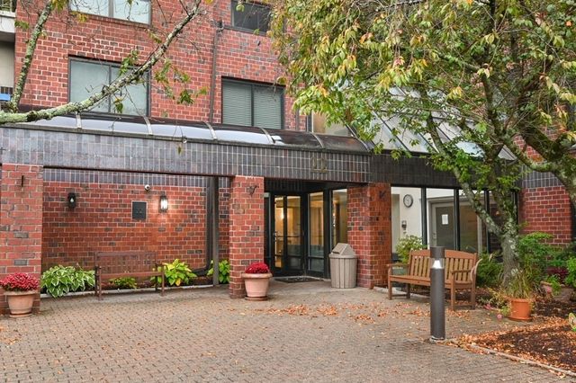 22 Railroad St 314, Andover, MA 01810