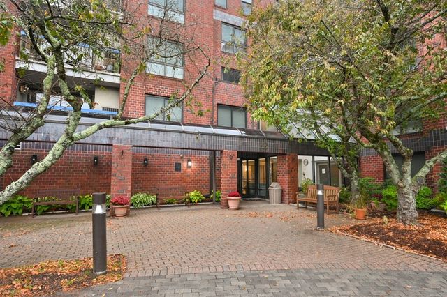 22 Railroad St 314, Andover, MA 01810