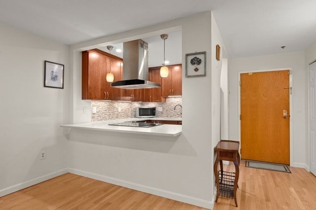 22 Railroad St 314, Andover, MA 01810