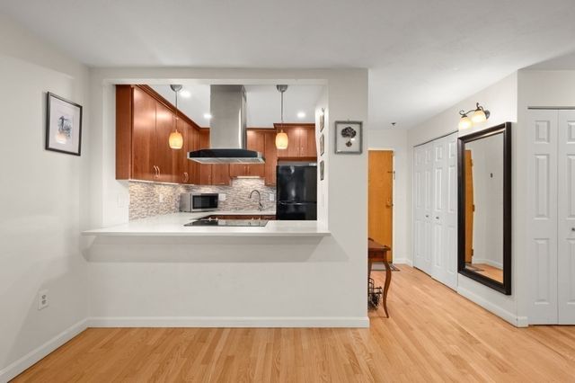 22 Railroad St 314, Andover, MA 01810